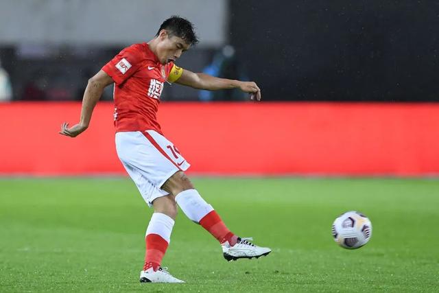 申花以净胜球劣势无缘半程冠军  争冠形势空前激烈