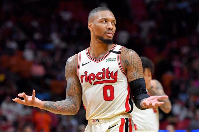 阿斯：莱万在巴萨陷入困境